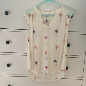 White Diamond Pattern Sleeveless Blouse